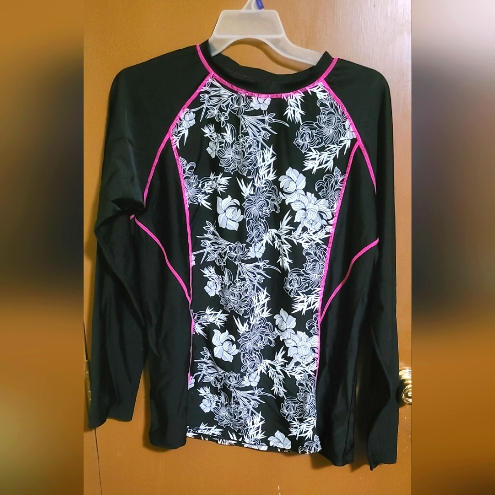 3X Woman’s Rash Guard Set